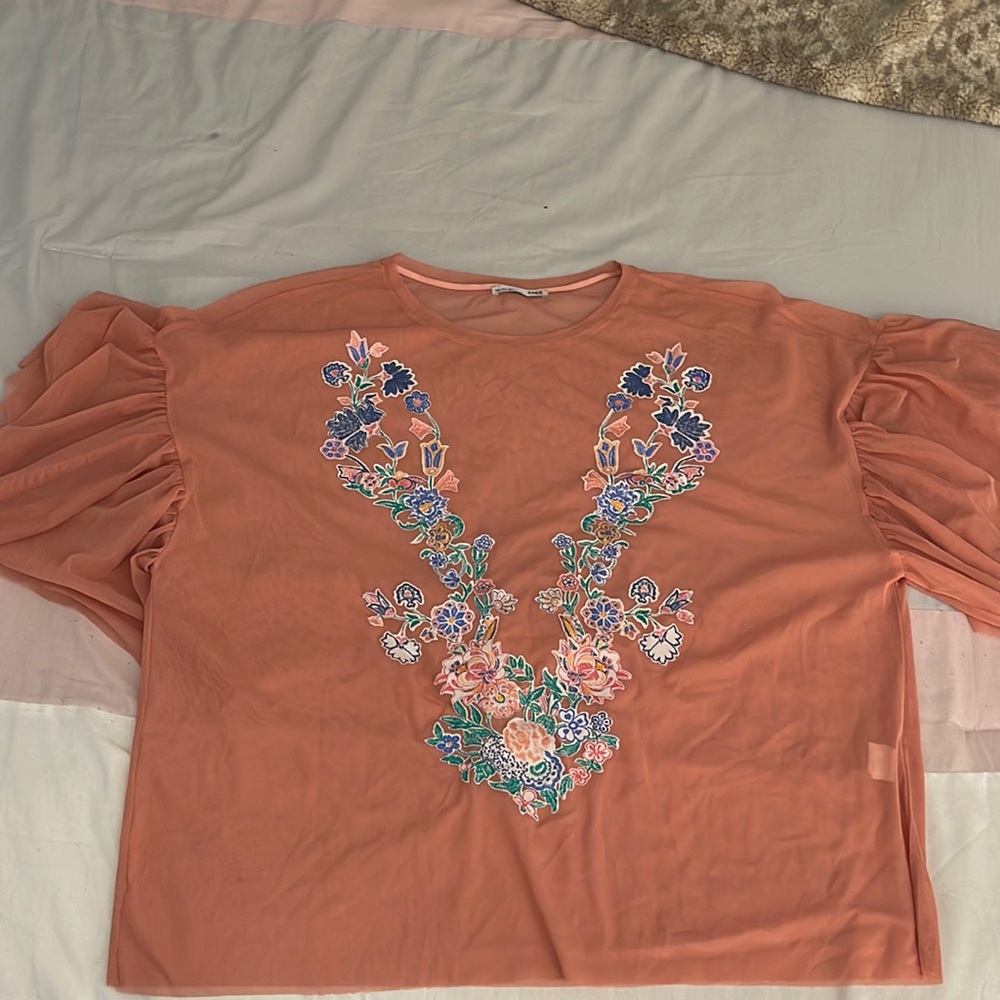 Zara Top**Like New** Worn twice Flutter‎ sleeves